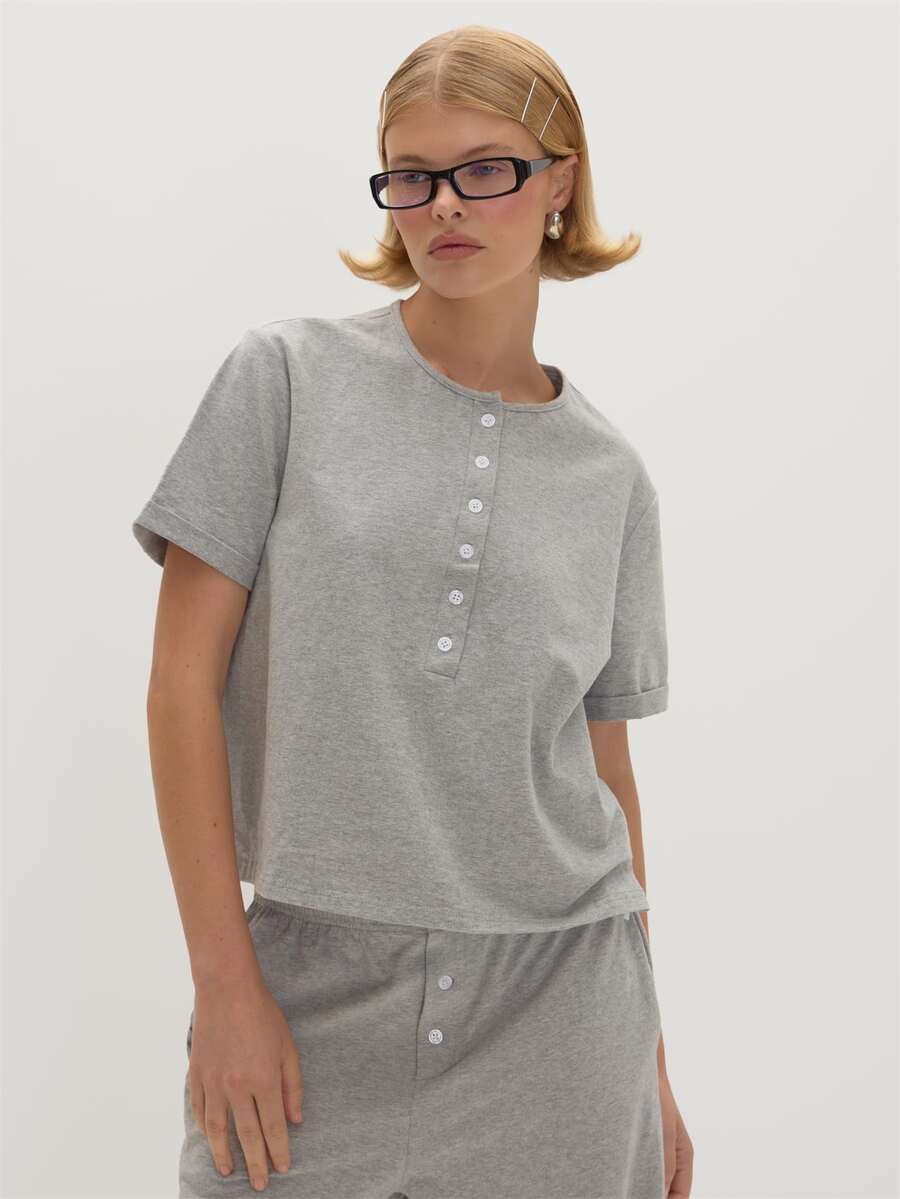 MUSEYN Kaos Kancing Model Longgar Berbentuk Kotak Warna Abu-abu Bahan Jersey - Light Grey - View 1