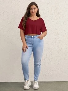 SHEIN BASICS 大尺碼純色V領短版T恤女款夏季上衣套裝 - 酒紅色 - 查看 4