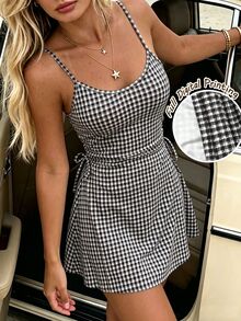 SHEIN PariChic Französisches Retro-Karokleid, Blogger-Favorit für den Sommer, amerikanisches Retro-Karokleid in Braun und Weiß, tailliertes Mini-Kleid mit seitlicher Bindung, V-Ausschnitt und A-Linie, Y2K-schlankmachendes lässiges Party-Outfit - Schwarz und Weiss - Übersicht 1