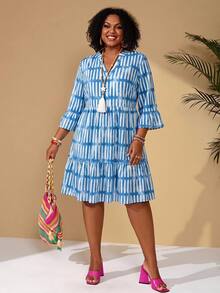 EMERY ROSE Gaun Boho Bohemian Kasual Ukuran Besar Motif Garis Kerah V Berlekuk Lengan 3/4 Kancing Depan Kelim Ruffle Musim Gugur 2026 Liburan Biru dan Putih - Blue and White - View 6