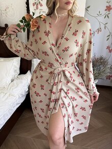 CottageSlumber رداء مقاس كبير بطبعة زهور صغيرة رومانسية وأكمام مكشكشة وملمس مضلع ناعم - الأحمر - مشاهدة 3