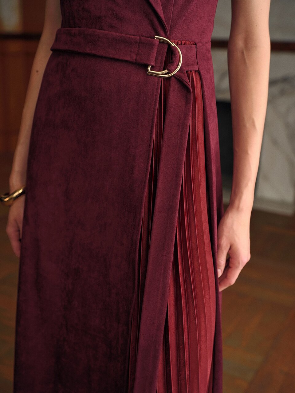 MOTF PATCHWORK PLEATED V-NECK SLEEVELESS DRESS