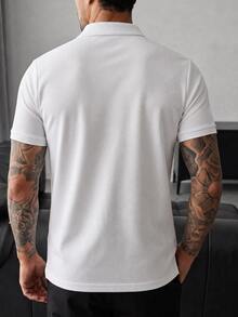 Manfinity Homme 男士夏季字母印花短袖 Polo 衫，街頭風，休閒 - 白色 - 查看 2