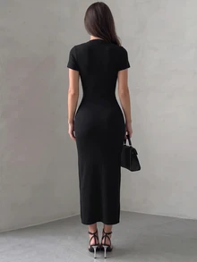 Modelyn Gaun Rajut Cheongsam Gaya Cina Elegan Lengan Pendek Pas Badan dengan Potongan Asimetris di Bagian Depan dan Pinggang yang Mengencangkan, Dilengkapi Kancing Katak - Hitam - View 3