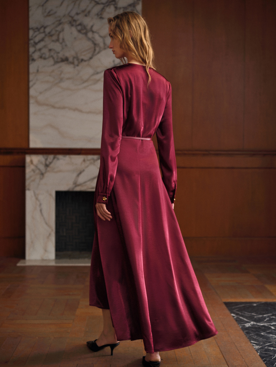 MOTF V-NECK LONG SLEEVE WAIST TIE FLARED DRESS
