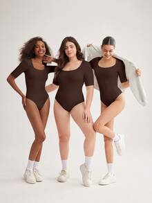 SHEIN BASICS 大尺碼純色圓領連身衣女款夏季穿搭 - 棕色 - 查看 8