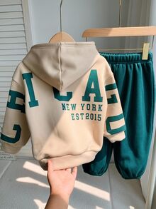 SHEIN 中性嬰兒男孩/女孩幼童 2件組秋冬保暖內裡加厚休閒時尚後背標語圖案連帽衛衣套裝，嬰兒冬季服飾運動套裝，聖誕 - 墨綠色 - 查看 5