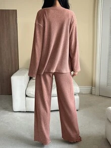 DAZY طقم ملابس منزلية نسائي من 3 قطع بتصميم بسيط بلون موحد مع روب مخملي وكاميول وبنطال طويل لفصلي الربيع والخريف والشتاء - وردي المرجاني - مشاهدة 2