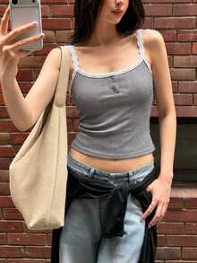 K-Vae Atasan Tanpa Lengan Wanita Model Korea dengan Desain Tali Bahu Berenda dan Trim Kontras, Kerah Henley, Kancing Depan, Dapat Digunakan Sebagai Pakaian Dalam dan Luar. - Grey - View 4