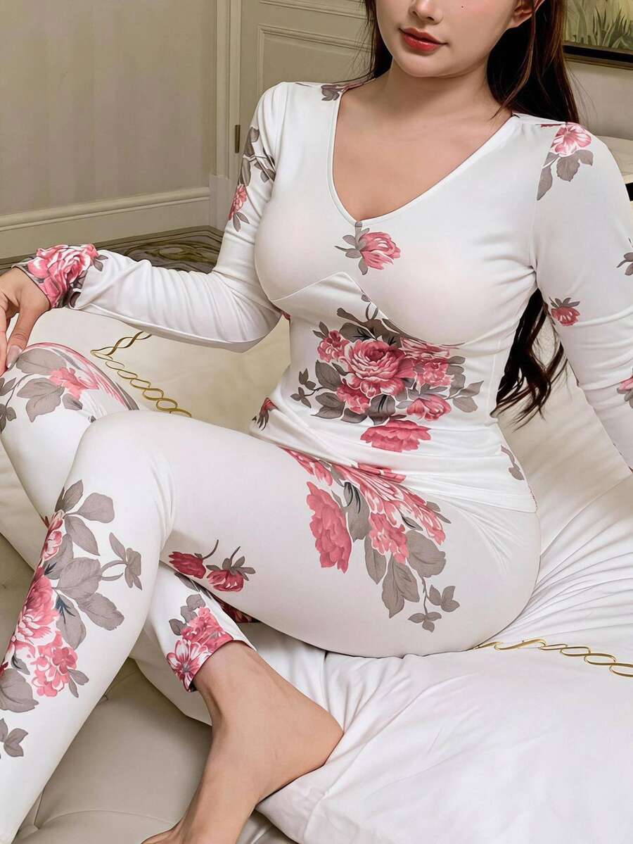 Dazy Plus Autumn/Winter Brushed Knit Floral All-Over Print Slim Fit Pajama Set - White - View 1