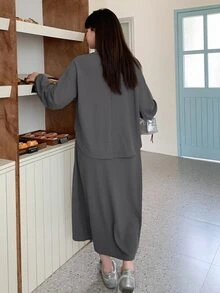 Dazy Plus Bộ 2 món áo tay dài và chân váy thắt eo màu trơn phong cách thường ngày năng động, đi làm, xuân/thu - Xám - Xem 4