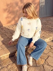 Vivid Eden Sweater Pullover Wanita Ukuran Besar Lengan Panjang Kerah Bulat dengan Hiasan Pita untuk Musim Dingin - Krem - View 7