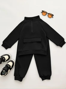 SHEIN 小男孩藍色秋冬抓絨刷毛加厚小立領插肩袖前口袋純色運動衫與長褲2件套，運動服 - 黑色 - 查看 4