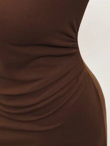 Maija Gaun Kasual Lengan Panjang Kerah Asimetris Warna Polos untuk Wanita Ukuran Plus - Coklat - View 6
