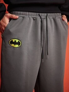 ROMWE MEN Batman X ROMWE 男士休閒刺繡抽繩腰口袋運動長褲 - 深灰色 - 查看 2