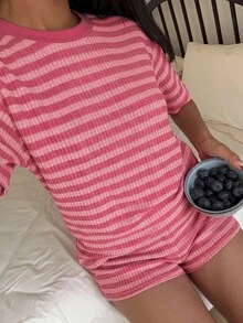 SHEIN EZwear 女款條紋拼接配色短袖上衣與短褲休閒日常套裝 - 玫紅色 - 查看 5