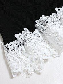 Linhara CURVE Atasan Rajut Tanpa Tali dengan Detail Renda Kontras untuk Wanita Ukuran Plus - Hitam - View 6
