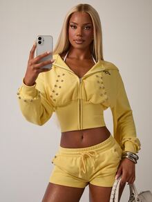 SHEIN BAE Yellow Metal Rivet Decorated Letter Embroidery Low Waist Jogger Pants Winter Street Style Daily Back To School Outfit Autumn/Winter Outing Sweatshirt Shorts Yellow Shorts - Pale Yellow - View 4