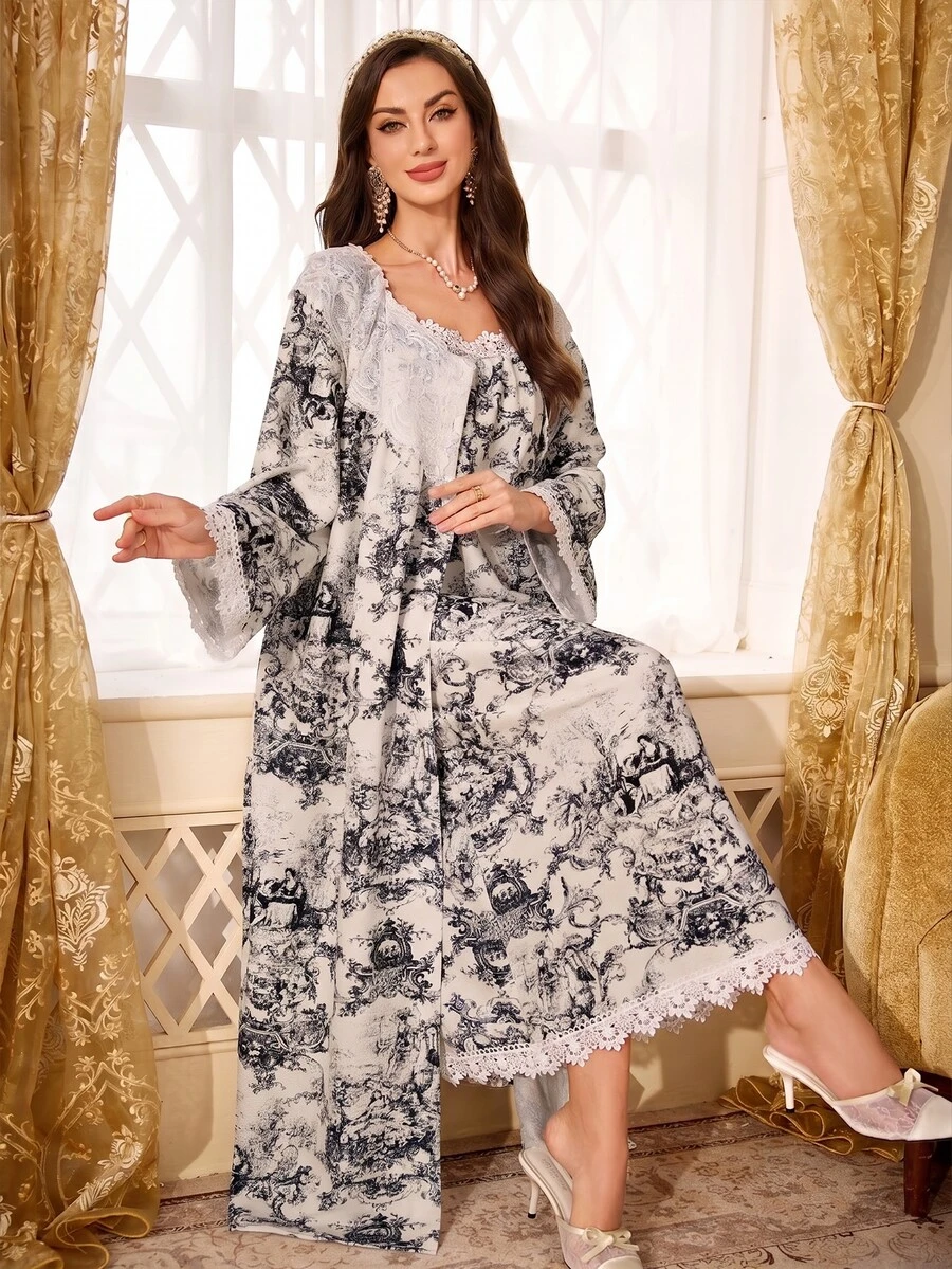 PalaceNights طقم بيجامة نسائي بطبعة منظر طبيعي على الطراز الصيني، مزين بالدانتيل الفاخر، رداء فضفاض بأكمام طويلة وفستان داخلي كاميسول، حافة مكشكشة، قماش منسوج ذو ملمس - أبيض وأسود - مشاهدة 1