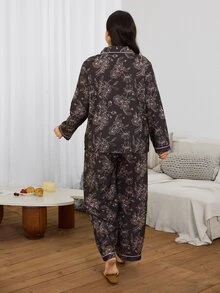 Serenescape Plus Size Bubble Crinkle Line Floral Print Lapel Long Sleeve Pants Pajama Set - Brown - View 2
