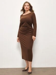 Maija Gaun Kasual Lengan Panjang Kerah Asimetris Warna Polos untuk Wanita Ukuran Plus - Coklat - View 2