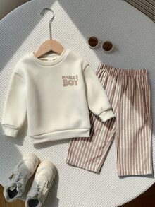 SHEIN 2件組中性嬰兒男孩/女孩秋冬休閒可愛標語衛衣與條紋長褲套裝，嬰兒男孩服裝套裝，嬰兒男孩秋冬服飾，柔軟街頭風 - 卡其色 - 查看 5