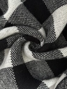 Elenzga Bộ áo len cài nút kẻ caro vintage và chân váy mini dệt kim - Đen và trắng - Xem 4