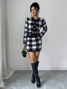 Elenzga Bộ áo len cài nút kẻ caro vintage và chân váy mini dệt kim - Đen và trắng - Xem 5