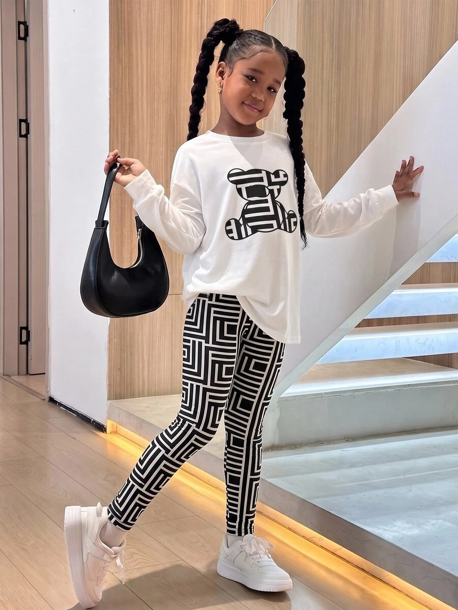 SHEIN 女童針織可愛熊圖案圓領T恤與針織幾何圖案修身長褲2件套 - 黑與白 - 查看 1