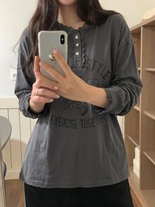 DAZY 女款圓領圖案印花對比蕾絲袖口短袖T恤 春夏季 - 灰色 - 查看 2