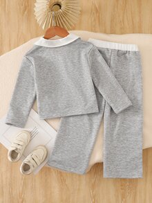 SHEIN 女童學院風 Polo 領兩件套，海軍藍對比翻領長袖上衣 + 高腰寬腿褲，經典馬術刺繡休閒套裝，百搭運動風，適合春/秋季校園與日常穿著 - 淺灰色 - 查看 2
