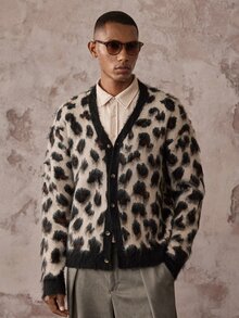 AKNOTIC Sweater Lengan Panjang Pria Motif Leopard Kasual Serbaguna untuk Pemakaian Sehari-hari - Aprikot - View 4