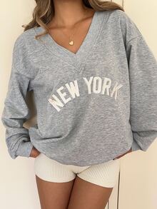 SHEIN EZwear 女款V領寬鬆大尺寸休閒衛衣，紐約圖案，休閒街頭時尚百搭，返校穿搭，夜店派對 - 灰色 - 查看 6