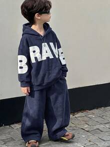 SHEIN Little Byeori 2件組兒童小男孩休閒街頭風韓式雪花與大字母印花連帽長袖衛衣及純色鬆緊腰運動長褲套裝，適合返校、生日、嬰兒洗禮、節日派對，秋冬穿著 - 藏蓝色 - 查看 3