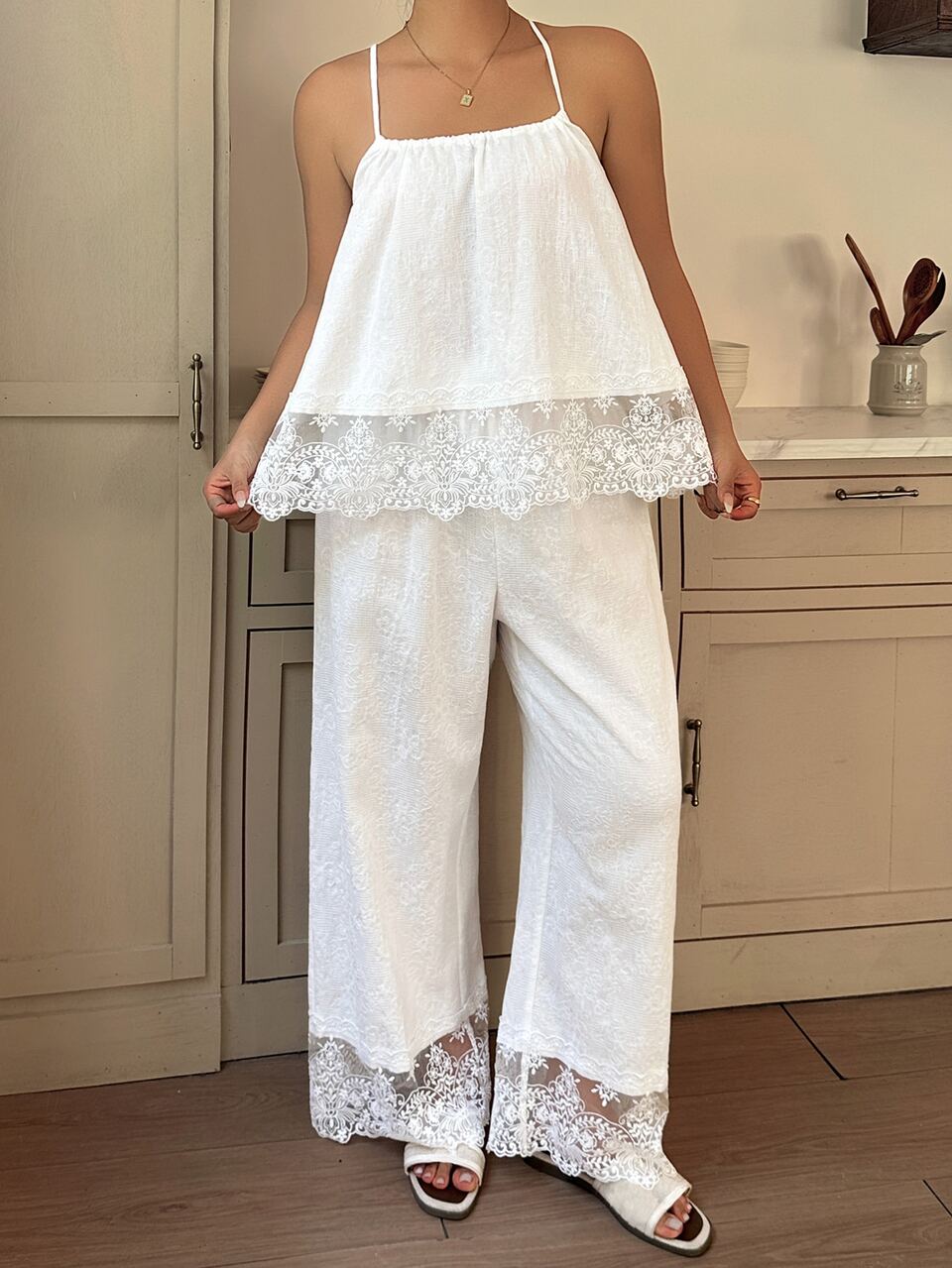Dazy Plus Romantic Vacation Floral Textured Fabric Lace Patchwork Sleeveless Top & Long Pants Pajama Set Fall