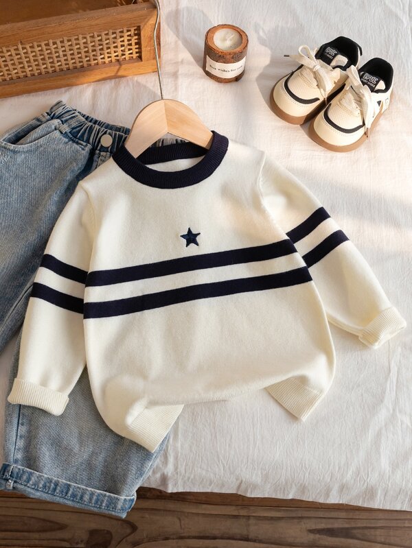 SHEIN 4-7 Years Old Boys Cream & Navy Blue Double Stripe Crew Neck Knitted Sweater With Embroidered Star On Chest, Loose Fit Long Sleeve Pullover, Preppy Style Campus School Outing Soft Spring Autumn Inner Layer Top