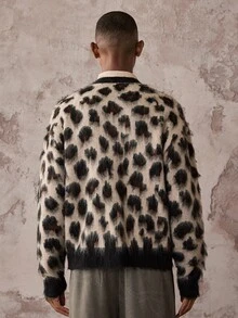AKNOTIC Sweater Lengan Panjang Pria Motif Leopard Kasual Serbaguna untuk Pemakaian Sehari-hari - Aprikot - View 5