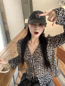 K-Vae Blus Bertali Motif Leopard Modis untuk Komuter - Grey - View 1