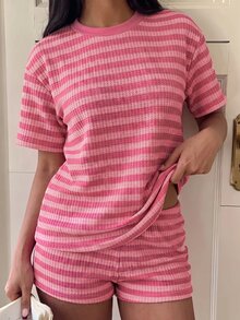 SHEIN EZwear 女款條紋拼接配色短袖上衣與短褲休閒日常套裝 - 玫紅色 - 查看 3