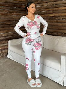 Dazy Plus Autumn/Winter Brushed Knit Floral All-Over Print Slim Fit Pajama Set - White - View 5
