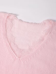 SHEIN LUNE CURVE كنزة صوفية محبوكة وردي فاتح ناعم مع حافة دانتيل وياقة على شكل حرف V مقاس كبير - وردي - مشاهدة 6