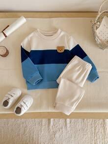 SHEIN Vintaside Kids 2件組男嬰運動套裝 配色拼接熊貼布運動衫與慢跑長褲套裝 秋季日常拍照戶外穿搭 - 藍色 - 查看 4