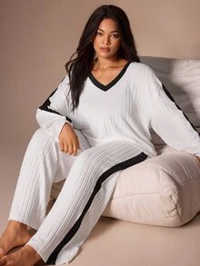 Lazeform Minimalist Contrast Color Ribbed Plus Size Home 2-Piece Set, Fashion V-Neck Long Sleeve Top + Comfortable Long Pants, Slouchy Casual Pajama Set - White - View 5