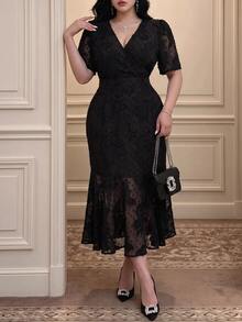 Vibekara Elegant Commuter V-Neck Textured Fabric Cut-Out Fish Tail Hem Short Sleeve Plus Size Women's Dress - Black - View 7