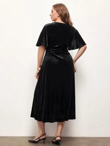 Maija Gaun Elegan Lipit Lengan Pendek Leher V Warna Polos untuk Wanita Ukuran Plus - Hitam - View 2