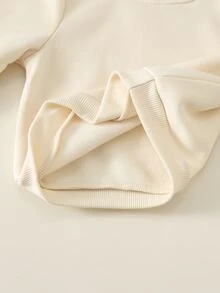 SHEIN 男嬰熊刺繡吊帶褲 + 秋季運動衫 2件套 - 彩色 - 查看 9