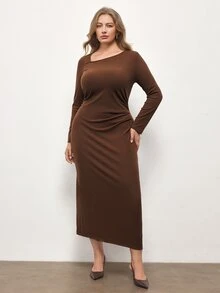 Maija Gaun Kasual Lengan Panjang Kerah Asimetris Warna Polos untuk Wanita Ukuran Plus - Coklat - View 3