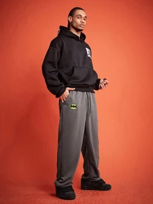 ROMWE MEN Batman X ROMWE 男士休閒刺繡抽繩腰口袋運動長褲 - 深灰色 - 查看 7