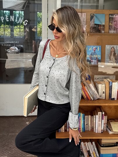 Muvela Camiseta casual de manga larga con estampado de lunares y abotonadura sencilla para mujer