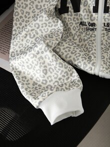 SHEIN 1件青少年女孩美式復古甜酷豹紋夾克，適合校園購物與日常外出穿著，春秋款淺灰色滿版豹紋 NYC 字母連帽拉鍊寬鬆休閒衛衣 - 灰色 - 查看 3